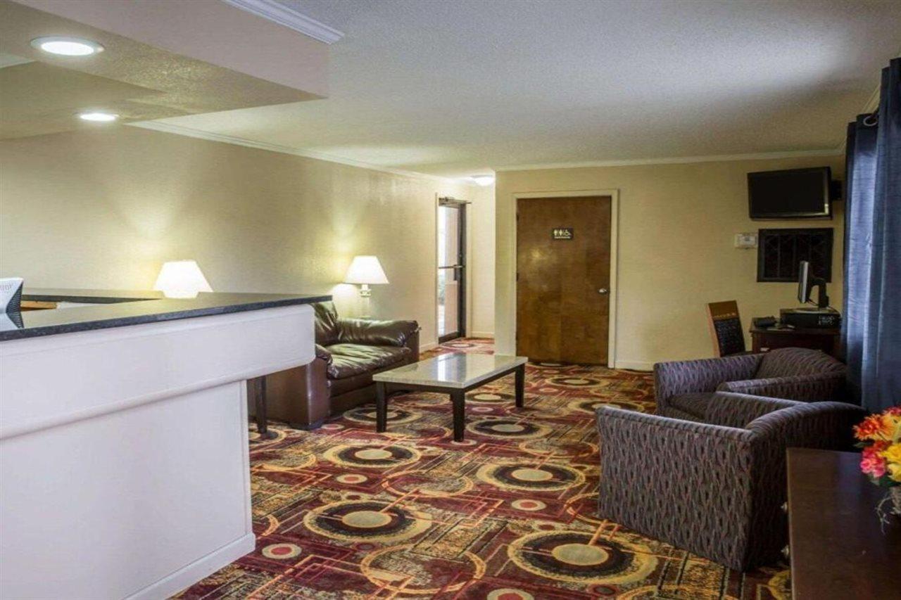 Rodeway Inn & Suites Plymouth Hwy 64 Экстерьер фото