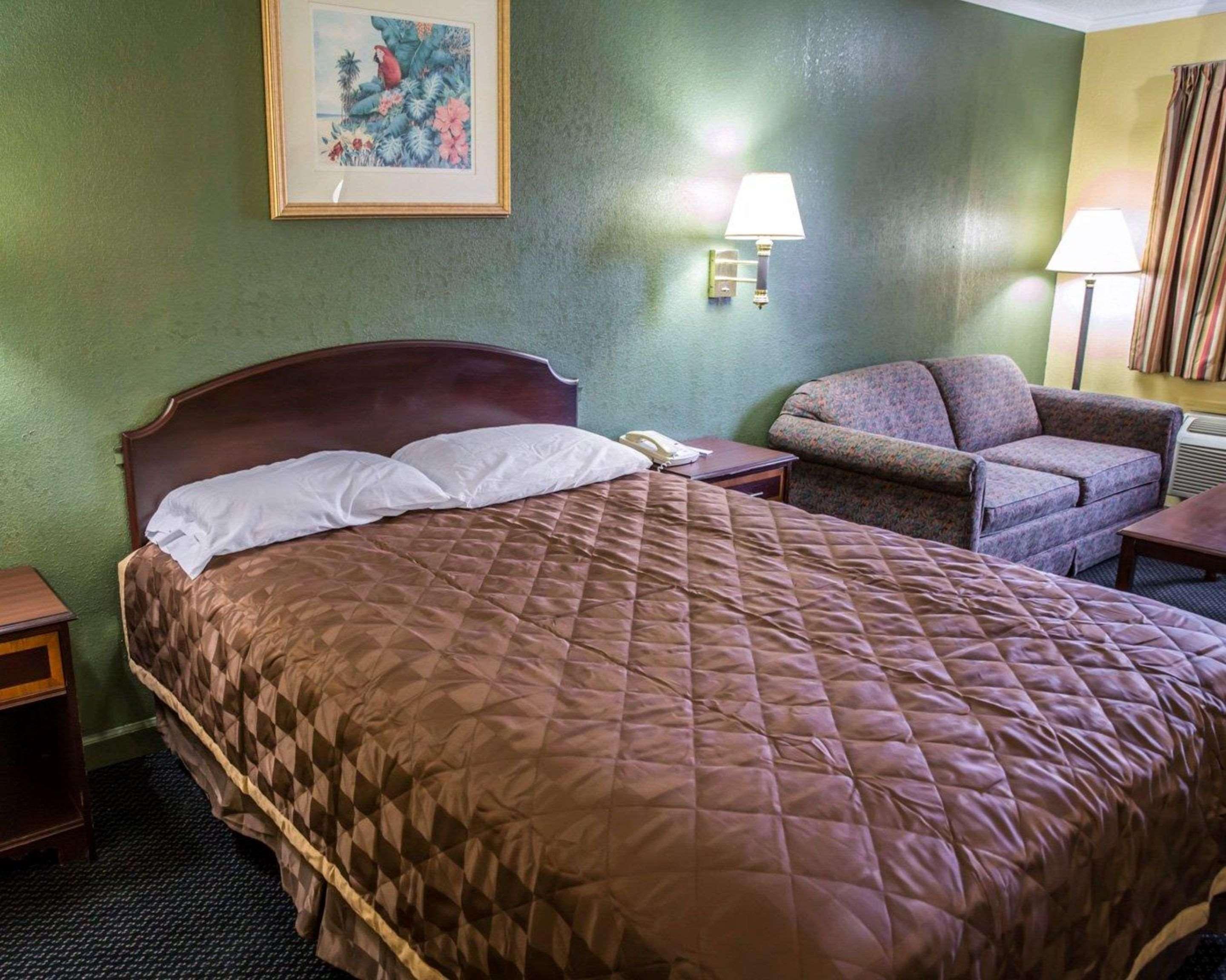 Rodeway Inn & Suites Plymouth Hwy 64 Экстерьер фото