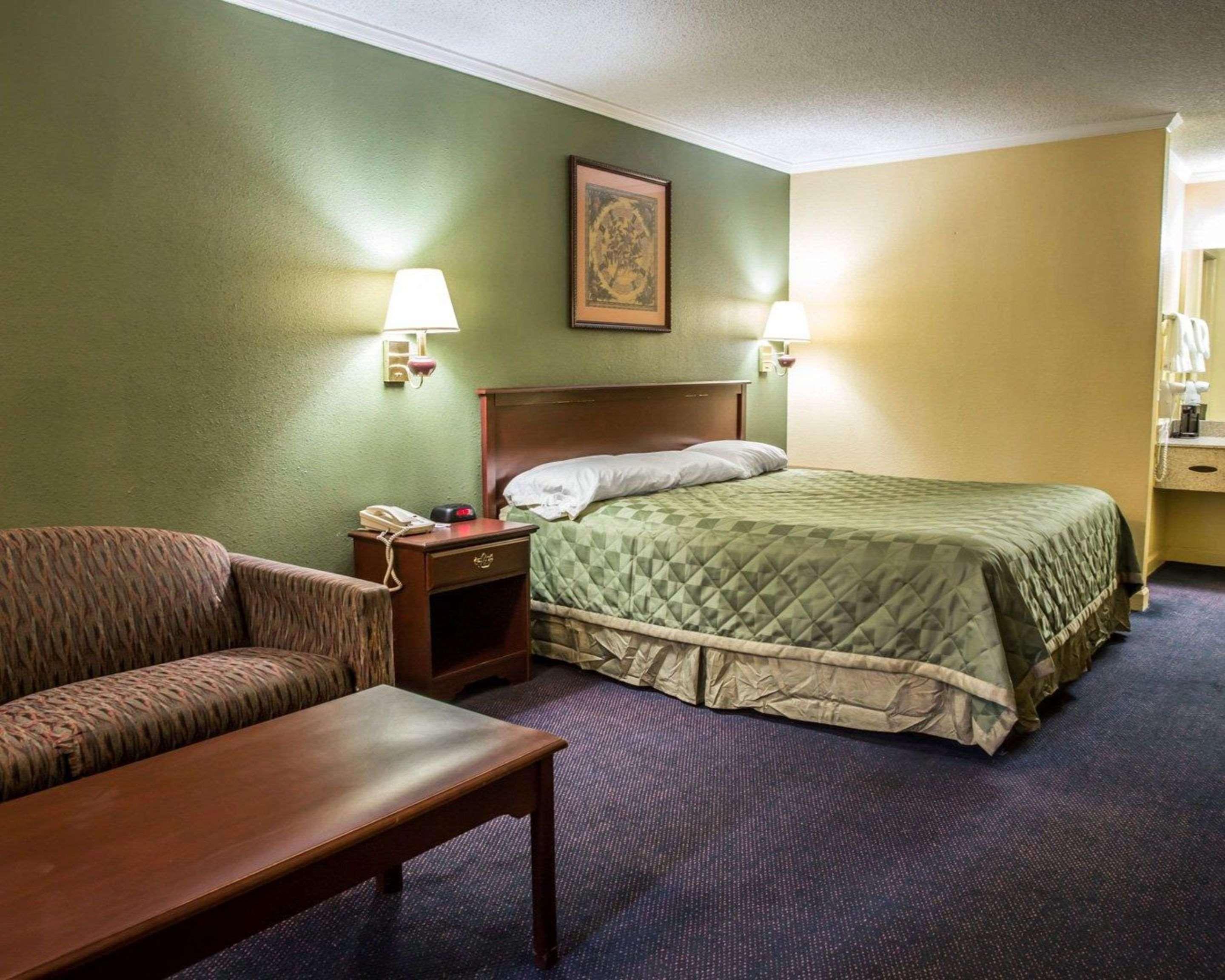 Rodeway Inn & Suites Plymouth Hwy 64 Экстерьер фото