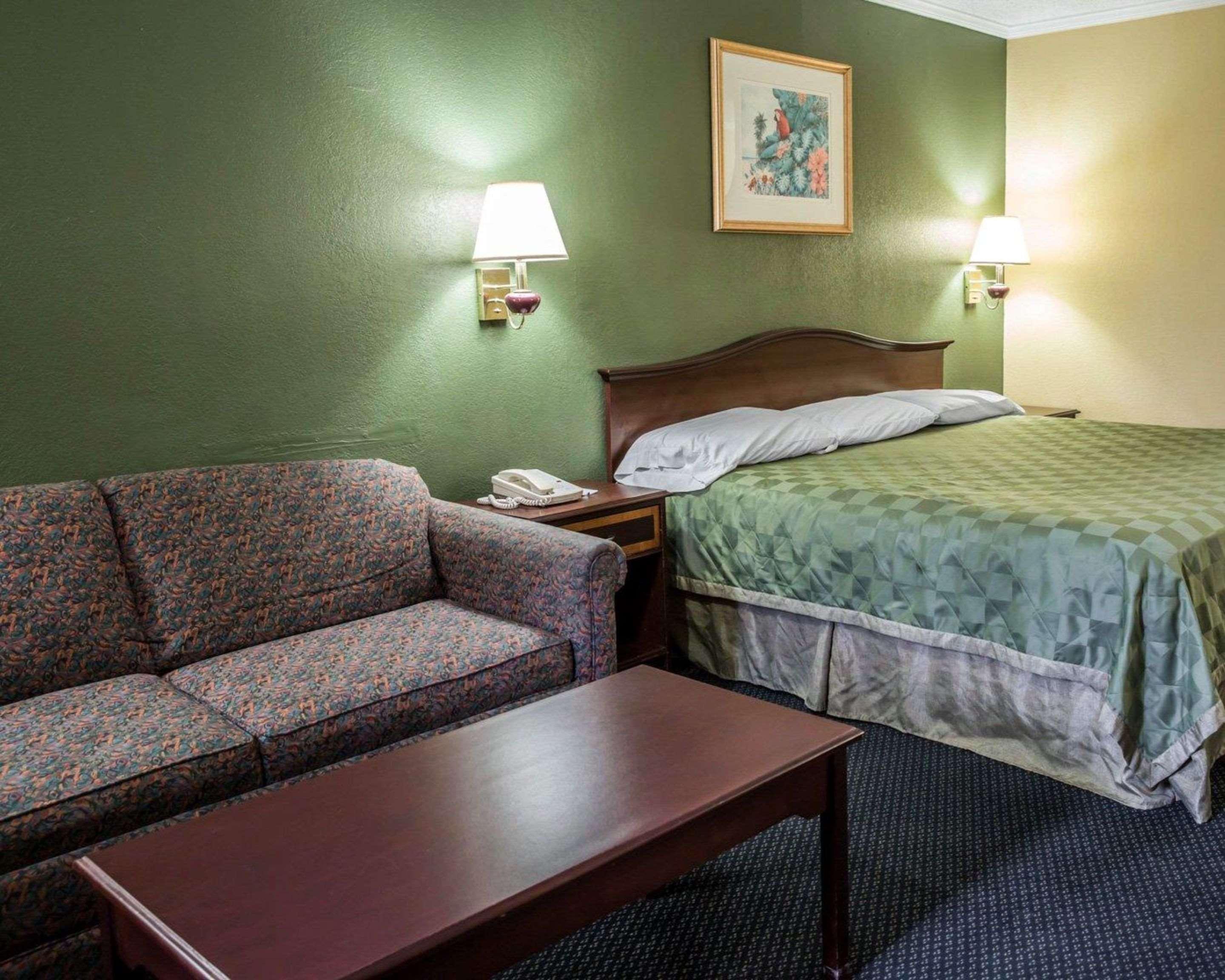 Rodeway Inn & Suites Plymouth Hwy 64 Экстерьер фото