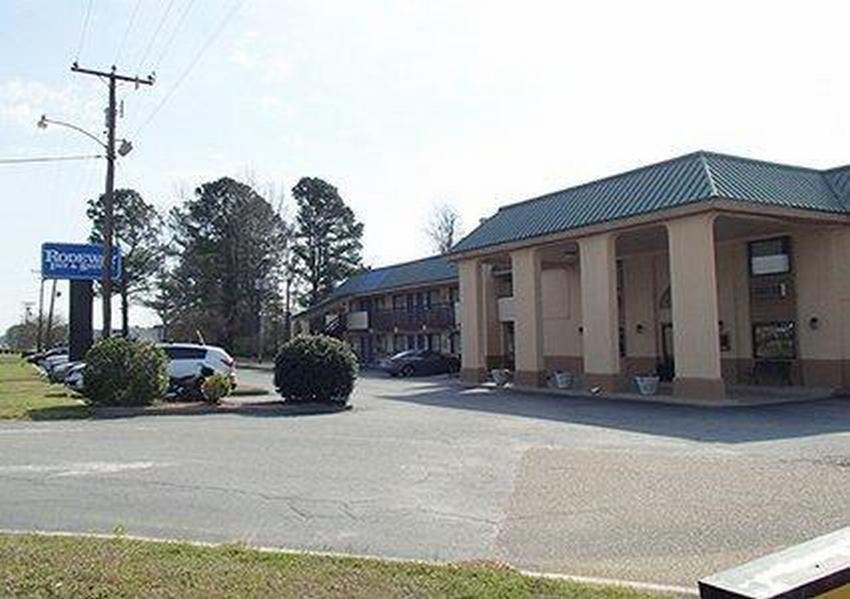 Rodeway Inn & Suites Plymouth Hwy 64 Экстерьер фото