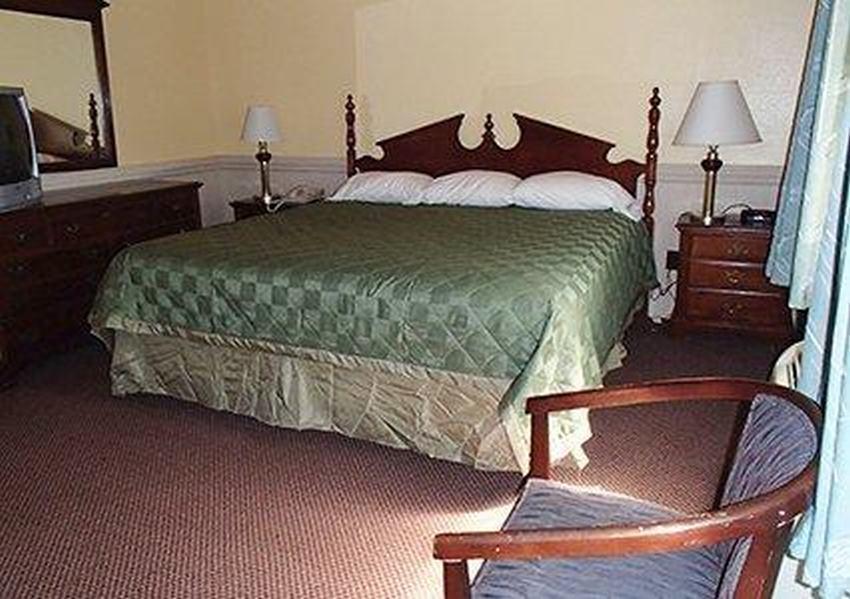 Rodeway Inn & Suites Plymouth Hwy 64 Экстерьер фото