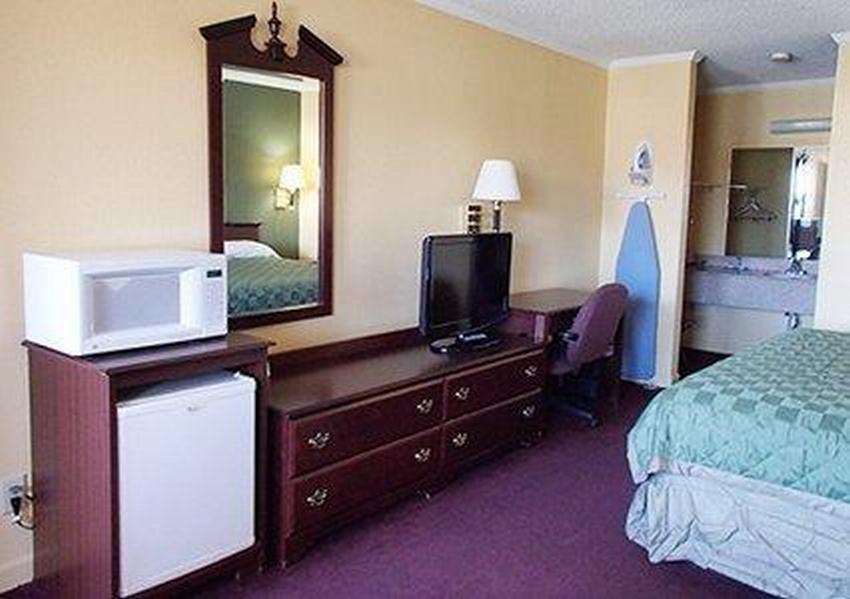 Rodeway Inn & Suites Plymouth Hwy 64 Экстерьер фото