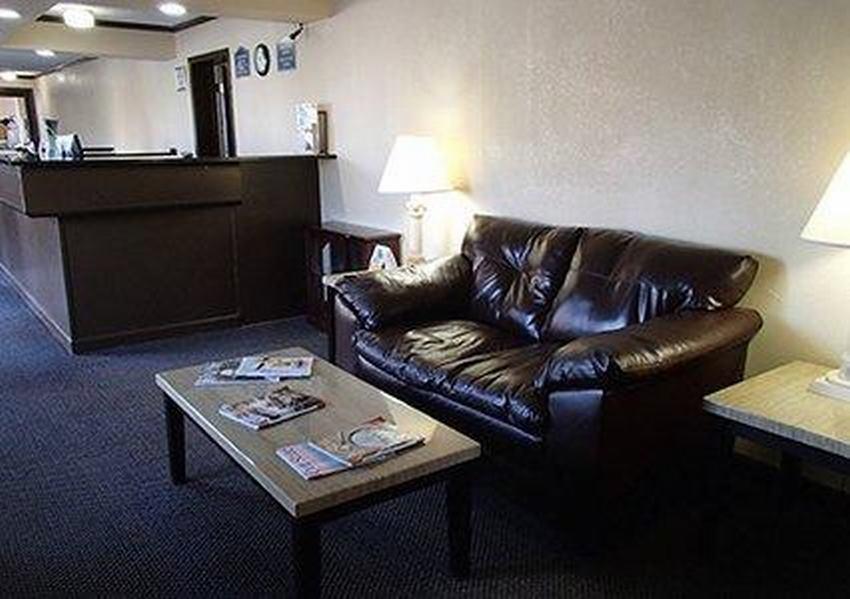 Rodeway Inn & Suites Plymouth Hwy 64 Экстерьер фото