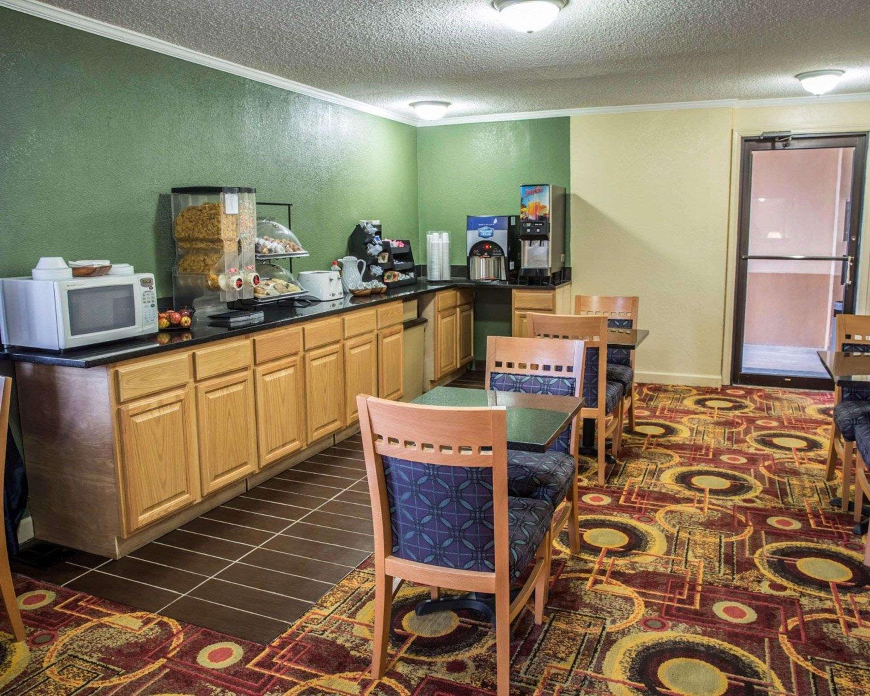 Rodeway Inn & Suites Plymouth Hwy 64 Экстерьер фото
