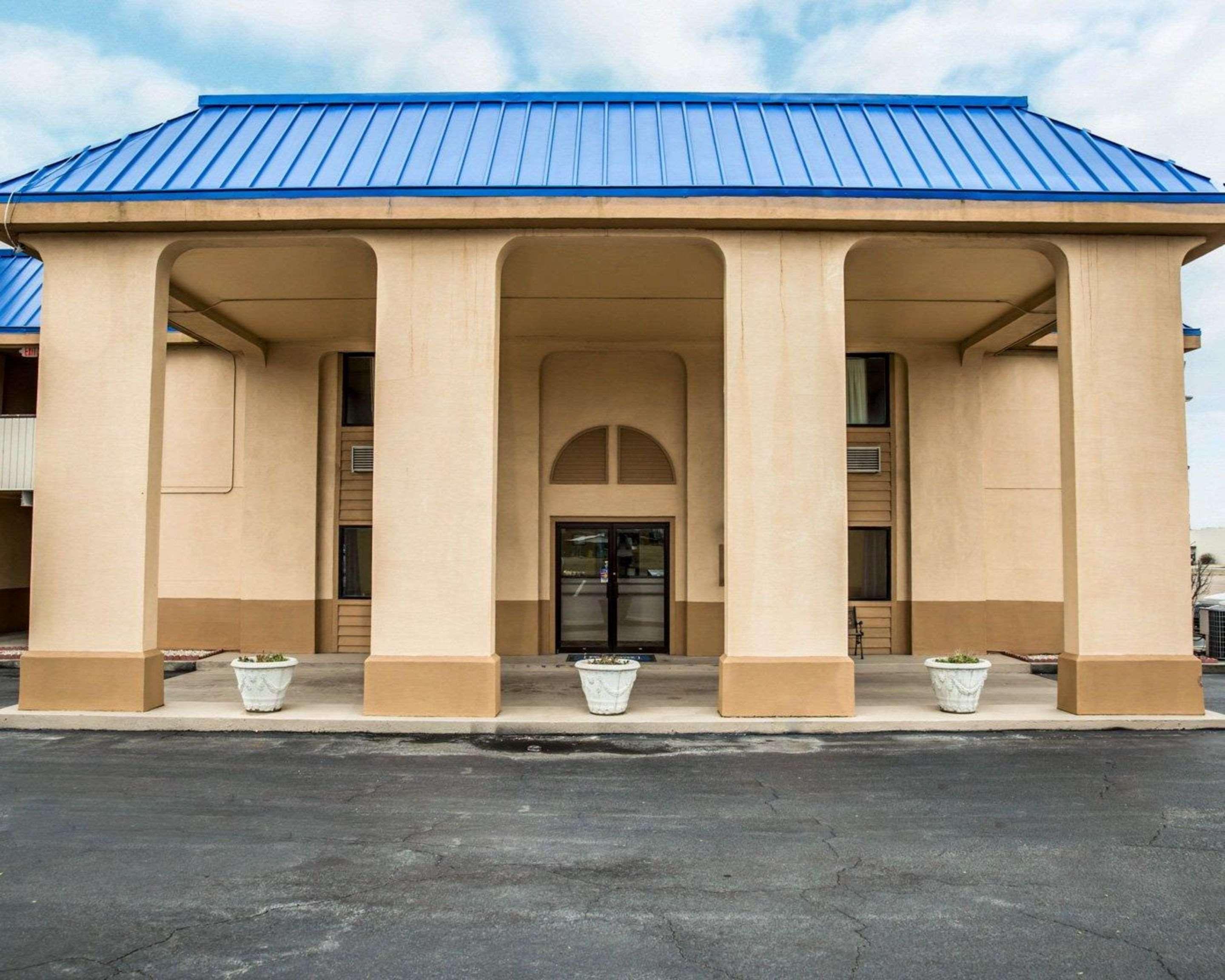 Rodeway Inn & Suites Plymouth Hwy 64 Экстерьер фото