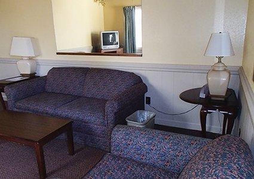 Rodeway Inn & Suites Plymouth Hwy 64 Экстерьер фото