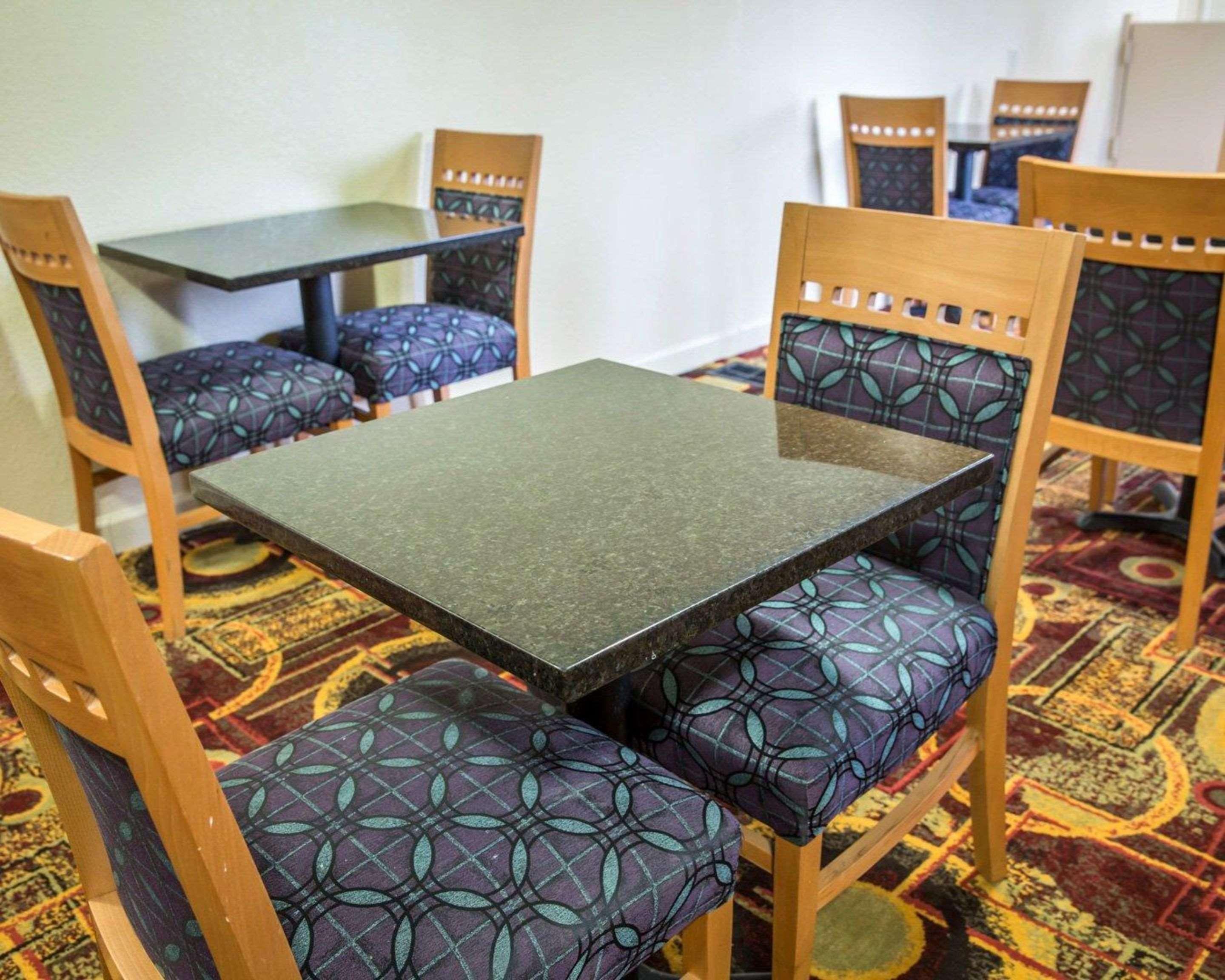 Rodeway Inn & Suites Plymouth Hwy 64 Экстерьер фото