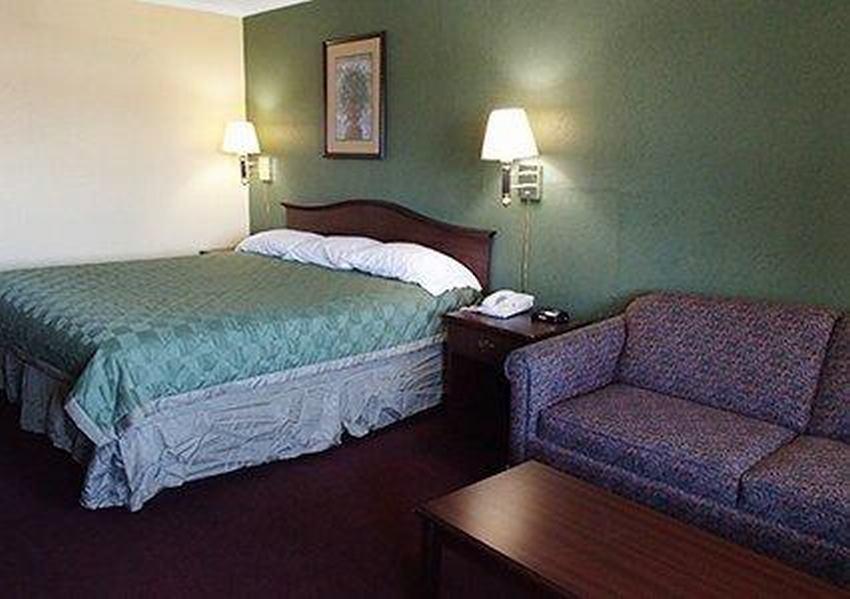 Rodeway Inn & Suites Plymouth Hwy 64 Экстерьер фото