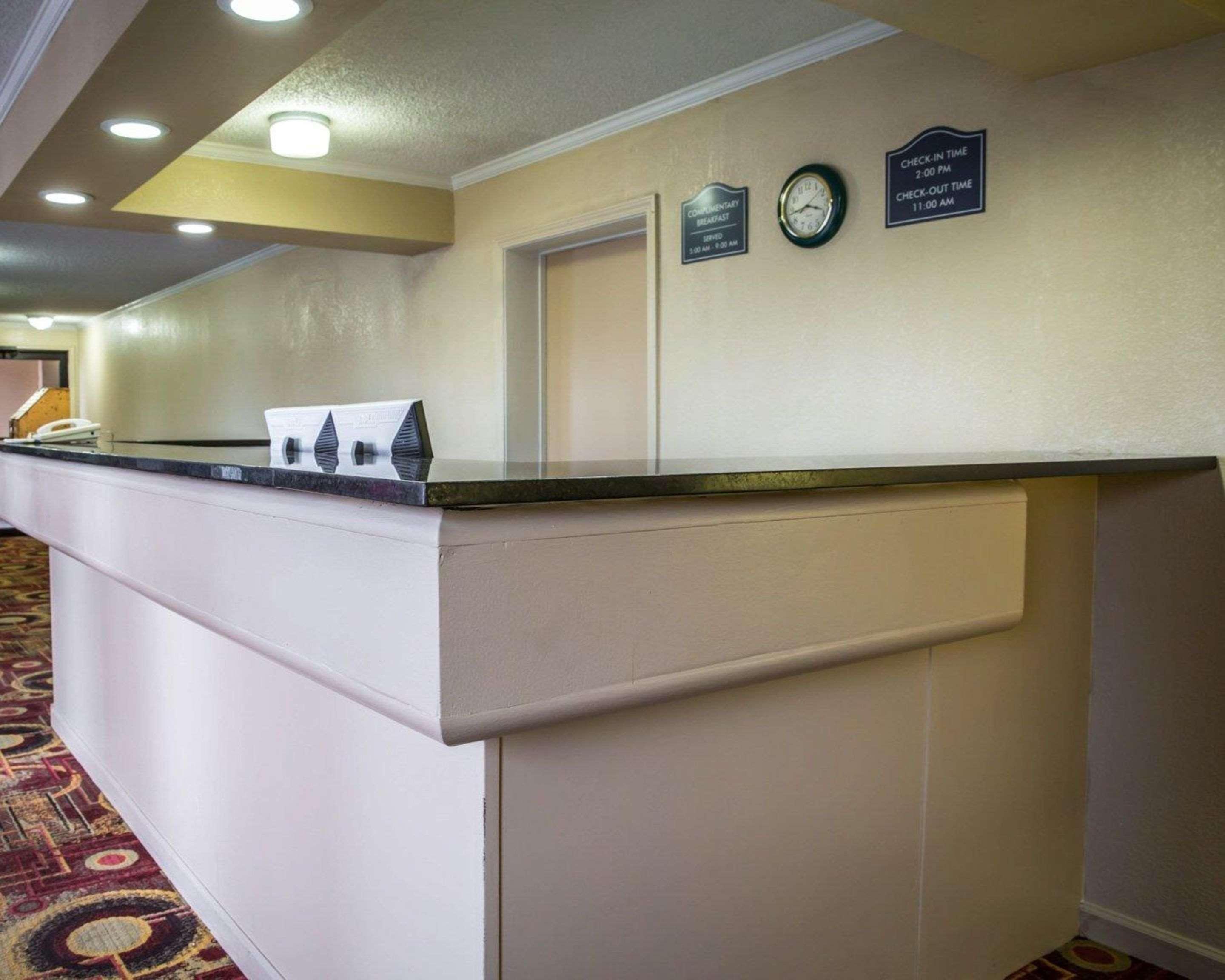 Rodeway Inn & Suites Plymouth Hwy 64 Экстерьер фото