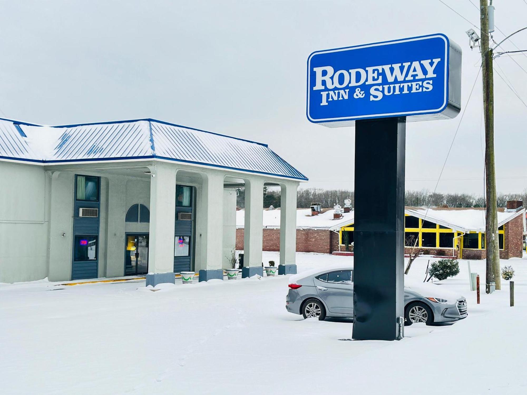 Rodeway Inn & Suites Plymouth Hwy 64 Экстерьер фото
