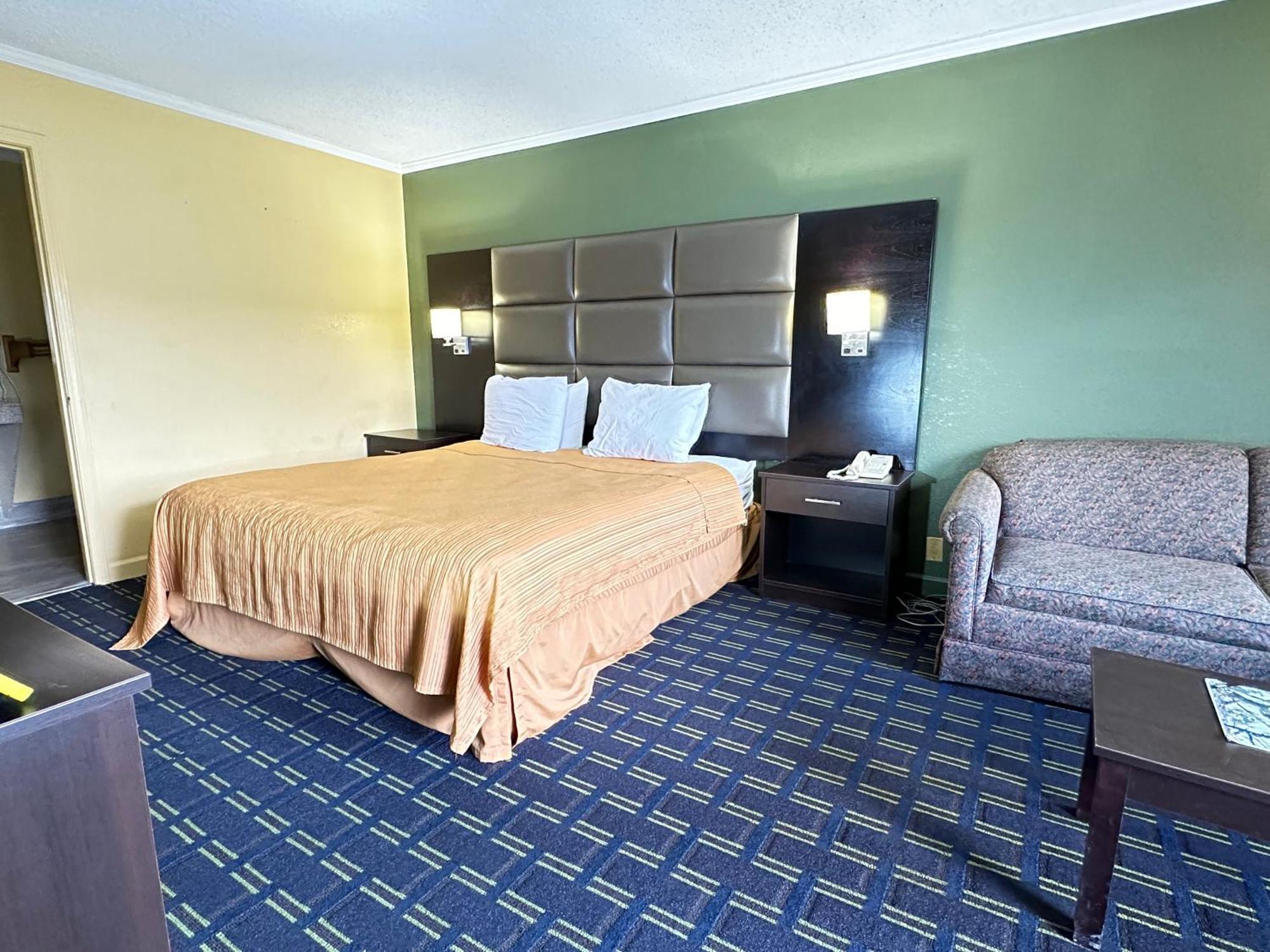 Rodeway Inn & Suites Plymouth Hwy 64 Экстерьер фото