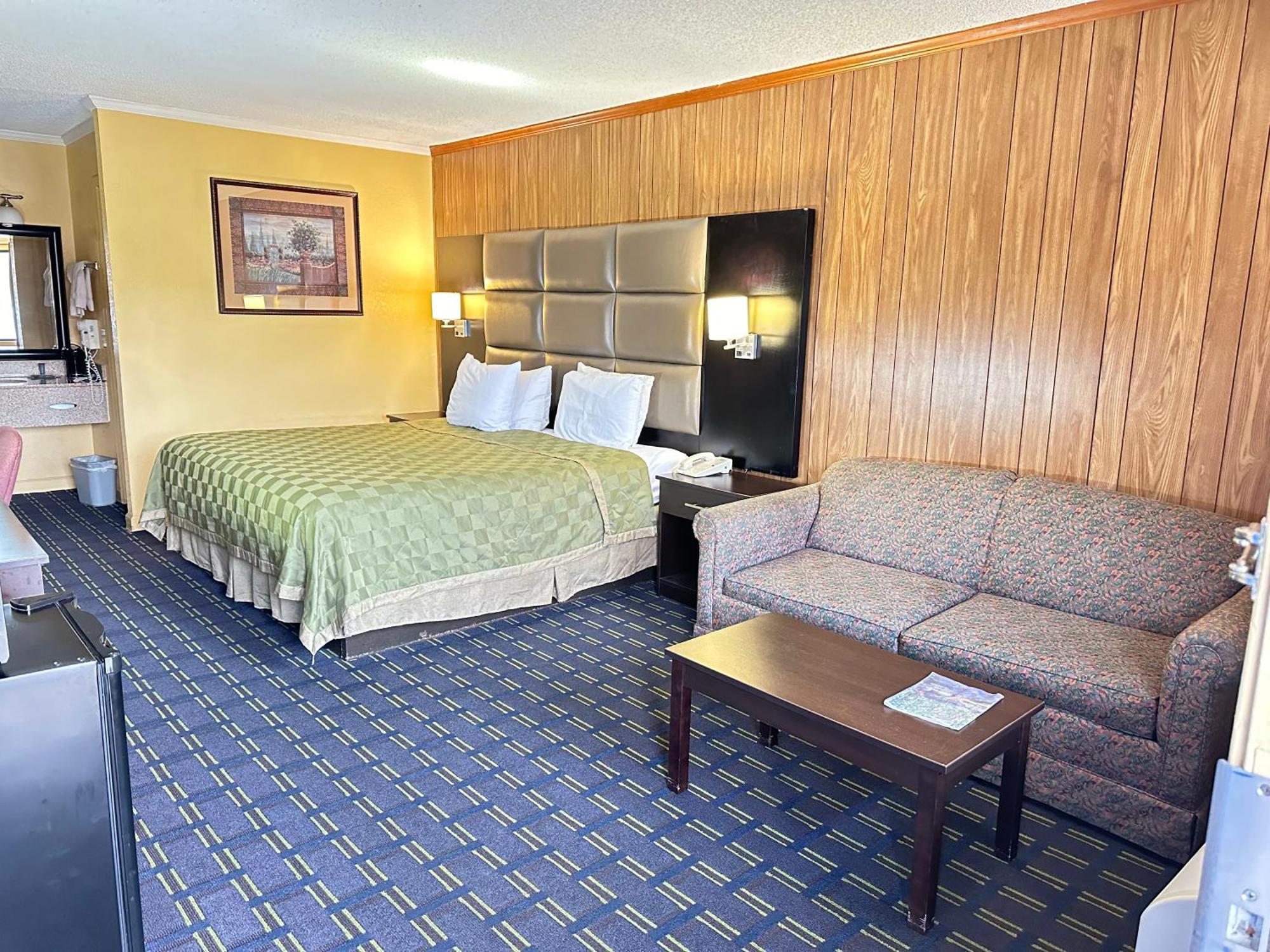 Rodeway Inn & Suites Plymouth Hwy 64 Экстерьер фото