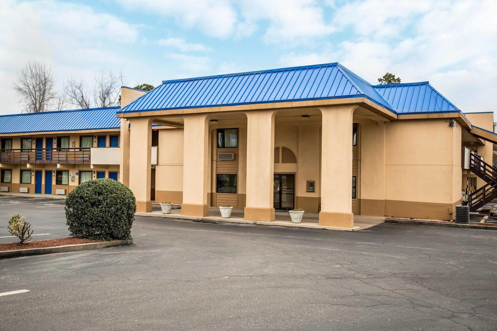 Rodeway Inn & Suites Plymouth Hwy 64 Экстерьер фото