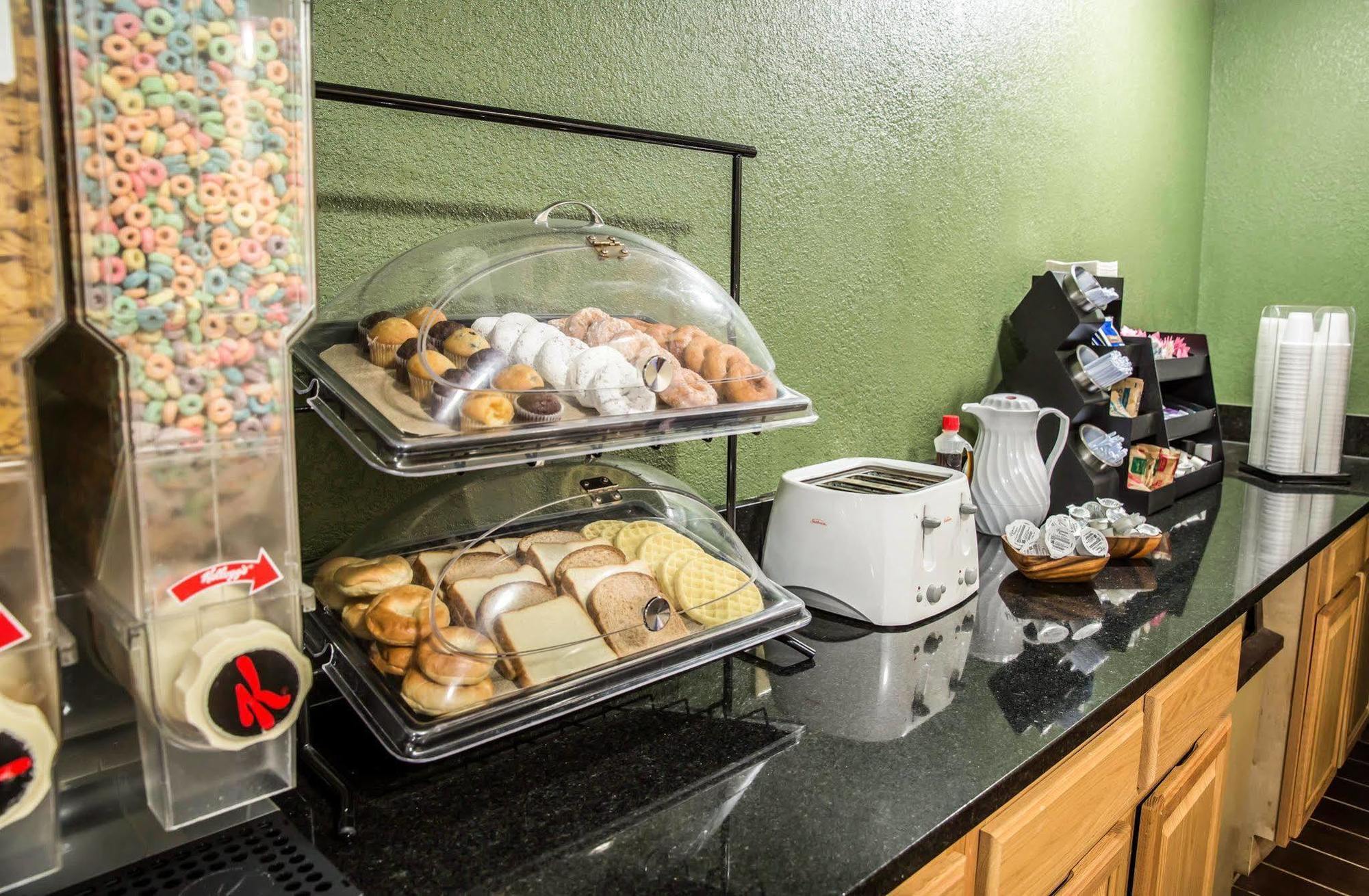 Rodeway Inn & Suites Plymouth Hwy 64 Экстерьер фото